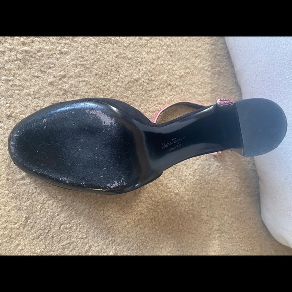 COPY - Ferragamo suede T-strap Pumps - Picture 4 of 6